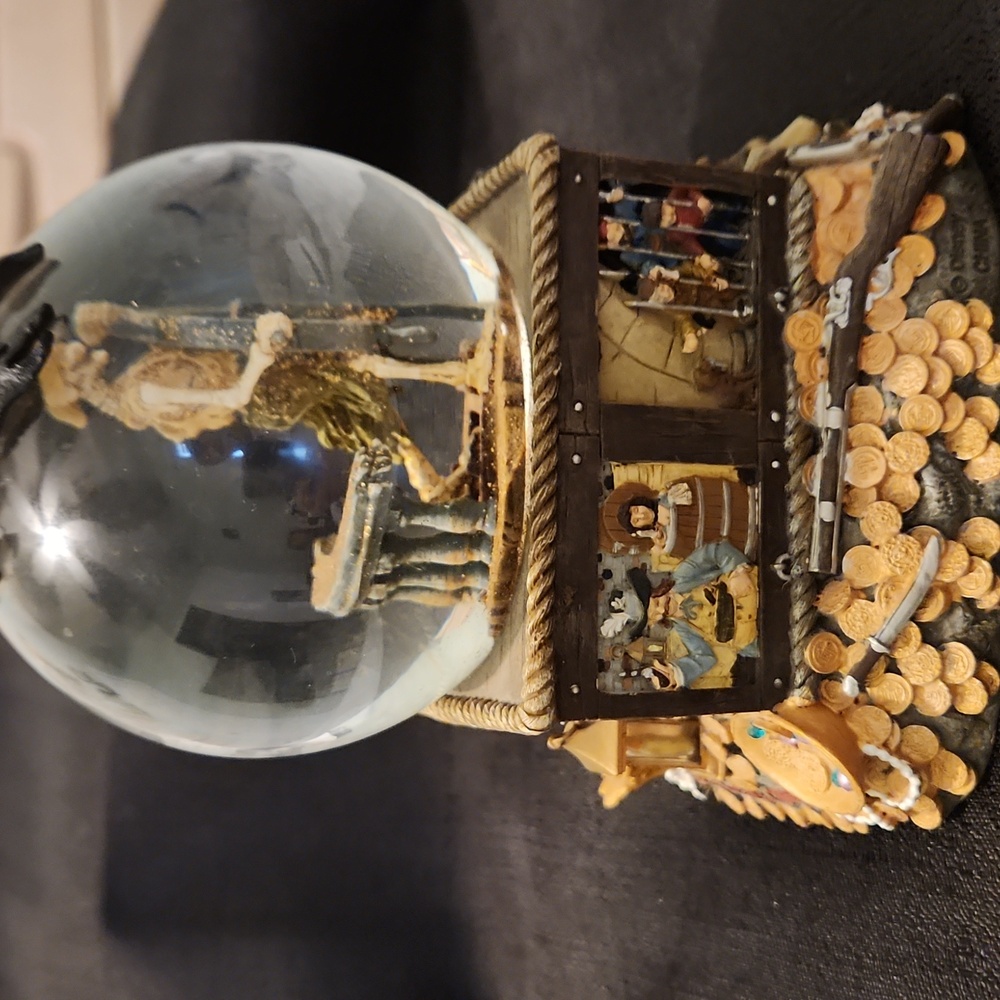WALT DISNEY PIRATES ☠️ OF THE  CARIBBEAN SNOW GLOBE. SKELETON SHIP WHEEL GLITTER - Picture 7 of 10